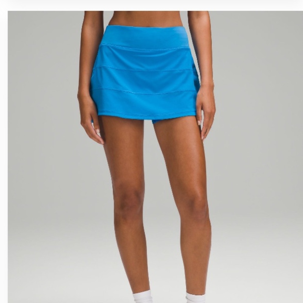 Lululemon Pace rival skirt poolside